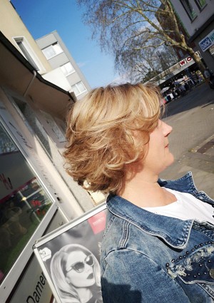  Damenfrisur Styling Stufen Kurzhaar Paint 