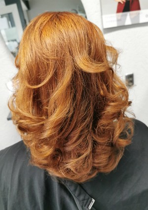  Damenfrisur Stufen Locken Color 
