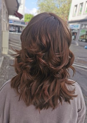  Damenfrisur Stufen Color 