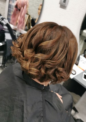  Damenfrisur Locken Color Paint Bob 